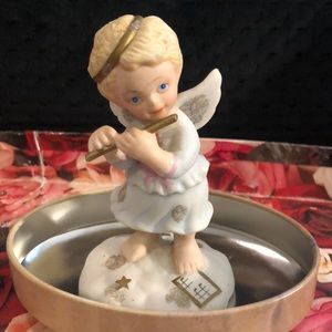TENDER HEARTS COLLECTION FIGURINE